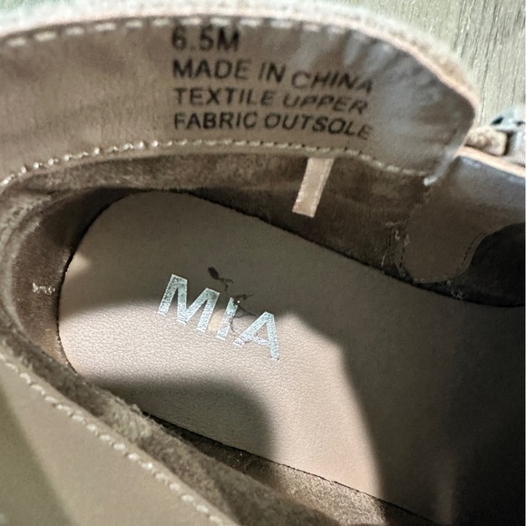 MIA Suede Ankle Booties Side Zip Size 6.5 Stone - Picture 9 of 9